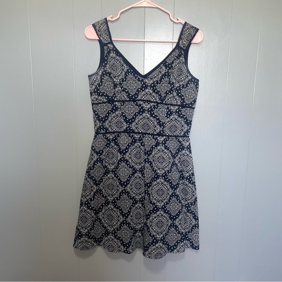 LOFT Dresses & Skirts - Ann Taylor Loft Vintage Navy Blue and White Bandana Print Sleeveless Dress Sz 4